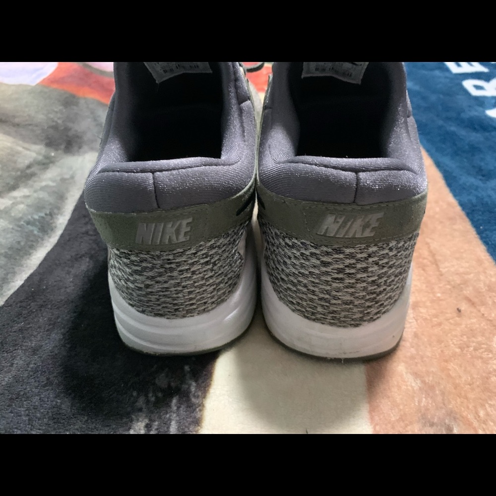 Youth olive Nike 7Y